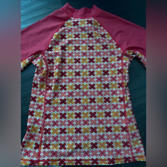 Patagonia Pink and Red Floral Rashguard Swim Top Kids Outdoor Size XL - Picture 2 of 3